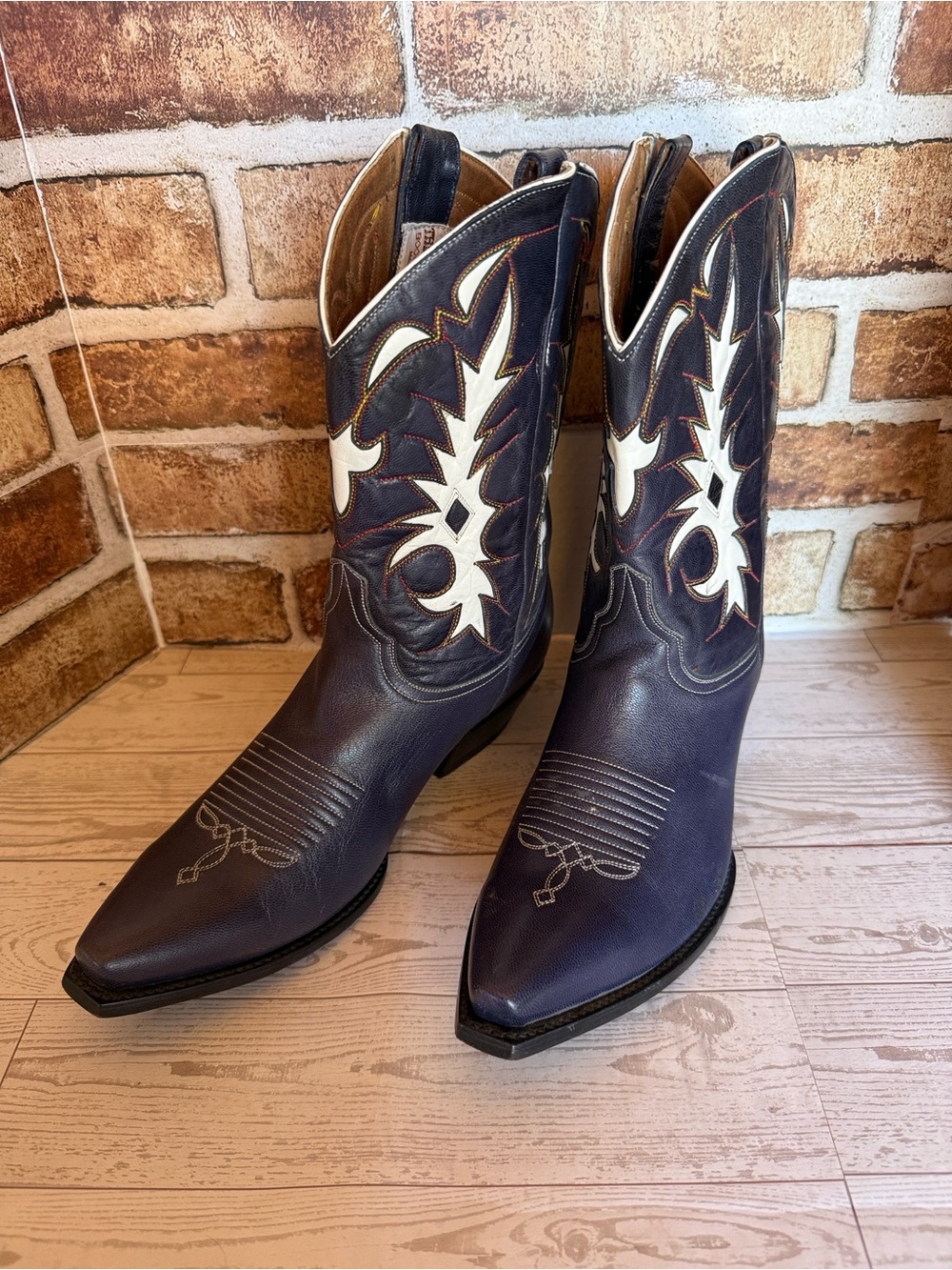 Navy blue and white Vintage Old Gringo